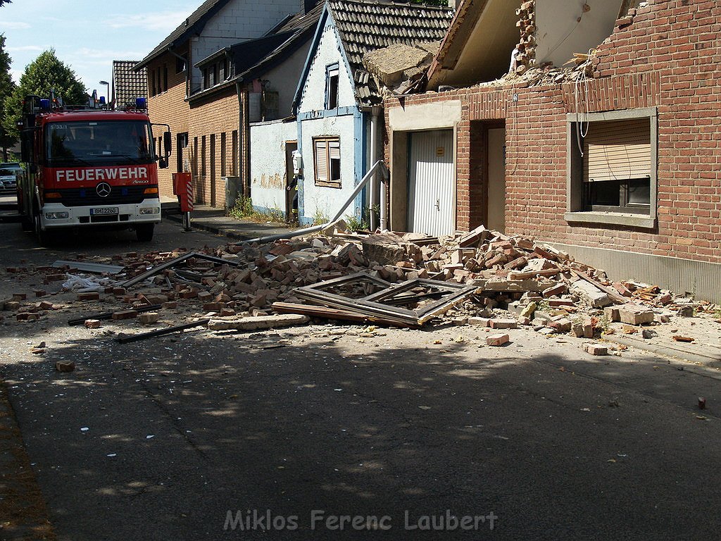 Detonation im Haus Erftstadt Dirmertsheim Brueckenstr P530.JPG